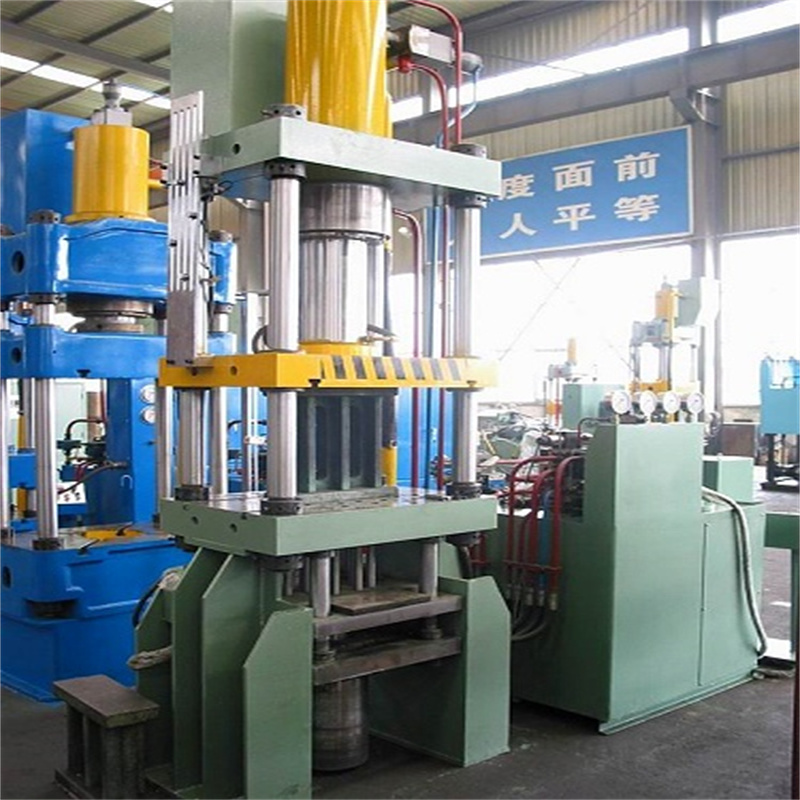 Liten hydraulisk press- och formpressmaskin med fyra kolumner för hydraulisk oljepress