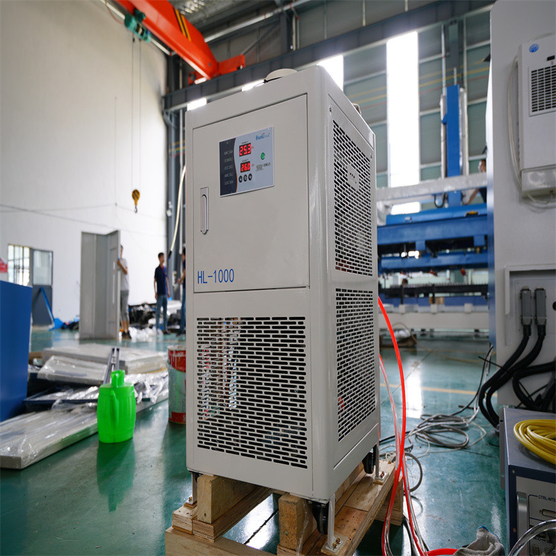 Vattenkylning Automatisk Cnc metallfiberlaserskärmaskin 1500w