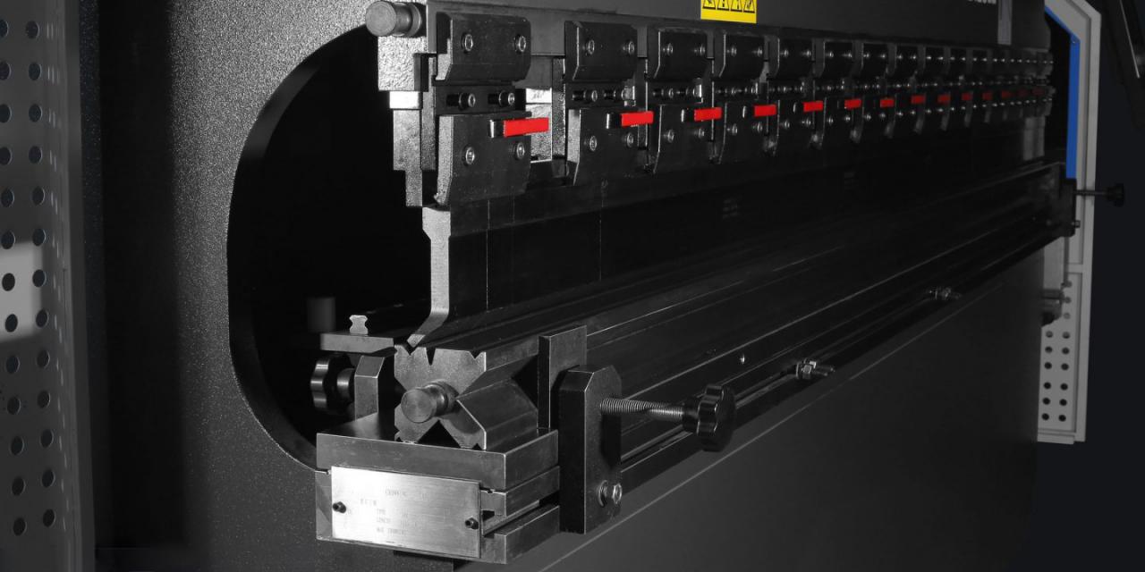 Wc67 Hydraulisk kantpress / CNC pressbockningsmaskin / plåtbockningsmaskin Kina